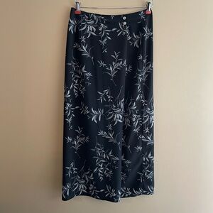 Gloria Vanderbilt Women's Medium Black & Gray Maxi Skirt Leaves Pattern GUC #573